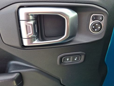 Used 2019 Jeep Wrangler Unlimited Sport S AWD/4WD image 12