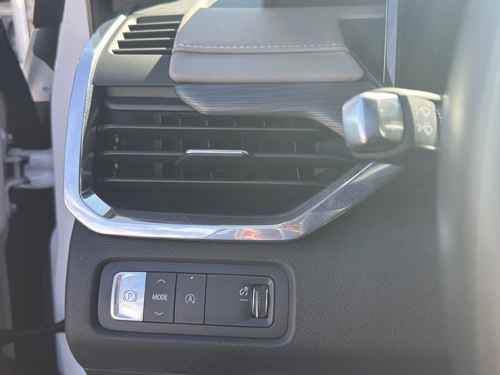 Used 2026 GMC Acadia Elevation w/ Elevation Premium Package FWD image 18
