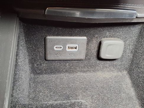 Used 2024 Cadillac XT4 Premium Luxury image 6