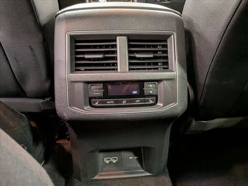 Used 2018 Volkswagen Atlas SEL Premium image 17