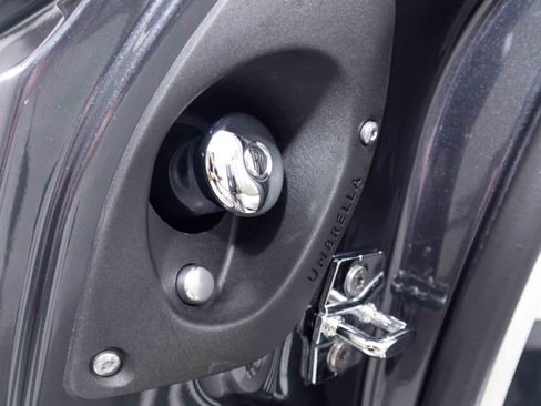Used 2013 Rolls-Royce Phantom Drophead Coupe image 44