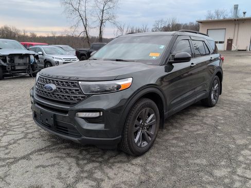 Used 2022 Ford Explorer XLT w/ Equipment Group 202A image 3