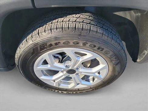 Used 2025 Jeep Compass Latitude image 12