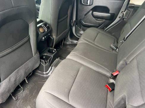 Used 2022 Jeep Wrangler Unlimited Sport image 4