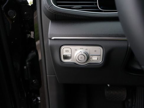 New 2026 Mercedes-Benz GLS 450 4MATIC image 35