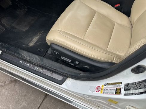 Used 2018 Toyota Avalon Limited w/ Carpet Mat Package image 14