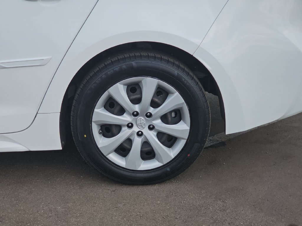 Used 2022 Toyota Corolla LE w/ Carpet Mat Package (TMS) FWD image 36
