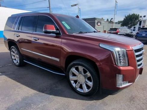 Certified 2020 Cadillac Escalade Premium Luxury image 2