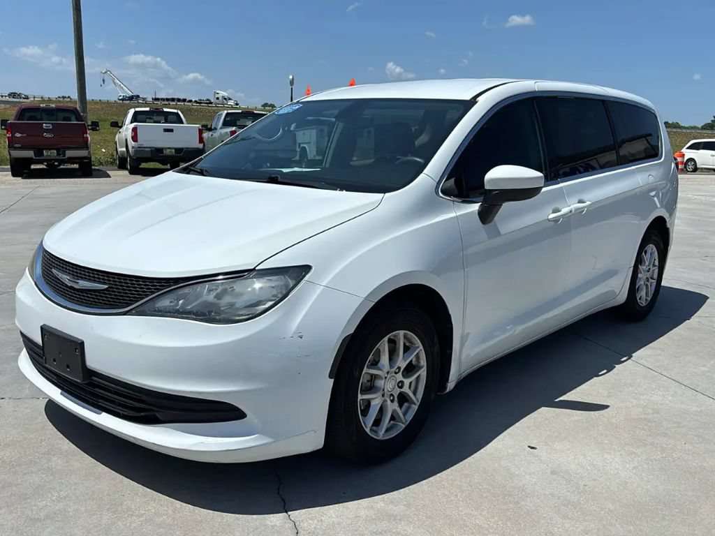 Used 2017 Chrysler Pacifica LX FWD image 8