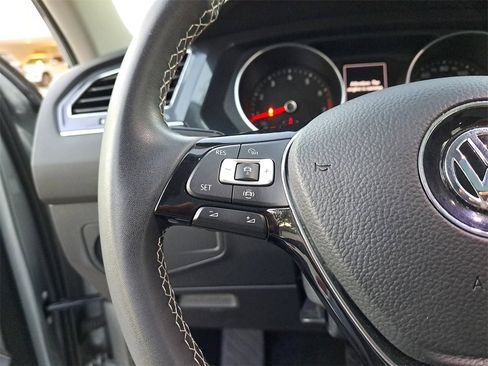 Certified 2021 Volkswagen Tiguan SE w/ Panoramic Sunroof Package image 20