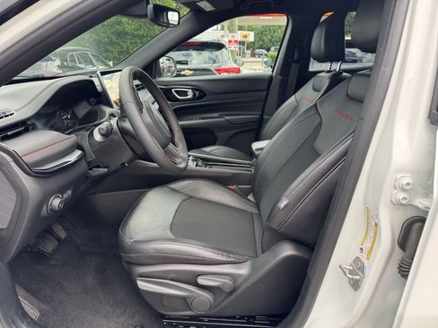 Used 2025 Jeep Compass Trailhawk AWD/4WD image 27