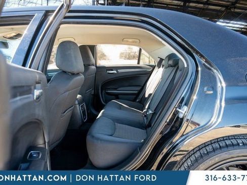 Used 2022 Chrysler 300 Touring w/ Sport Appearance Package image 20