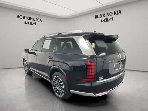 Used 2026 Hyundai Palisade Calligraphy FWD image 3