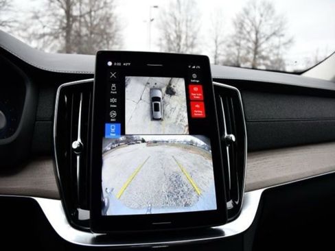 Certified 2025 Volvo XC90 B6 Plus image 13