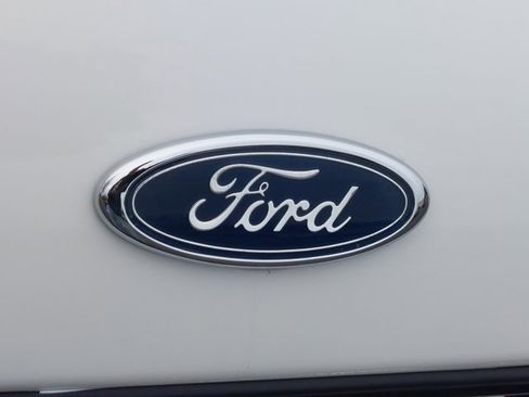 Used 2011 Ford Crown Victoria LX w/ Comfort Appearance Pkg image 28