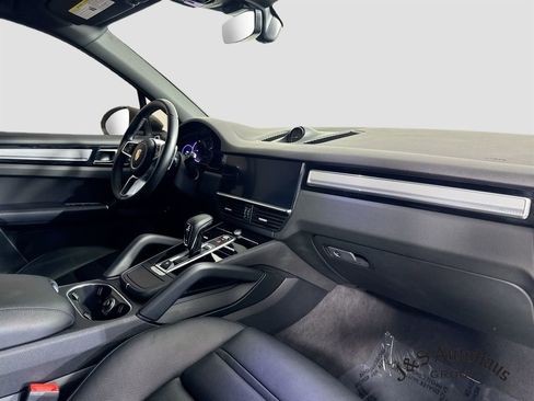 Used 2023 Porsche Cayenne Platinum Edition AWD/4WD image 37