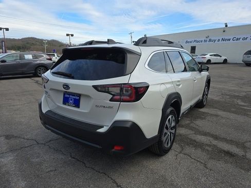 Used 2024 Subaru Outback Premium image 6