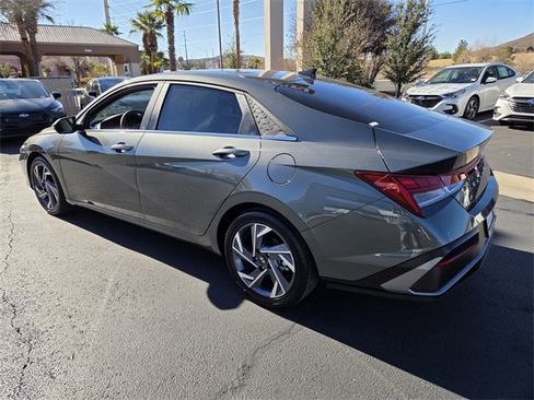 Used 2025 Hyundai Elantra Limited image 6