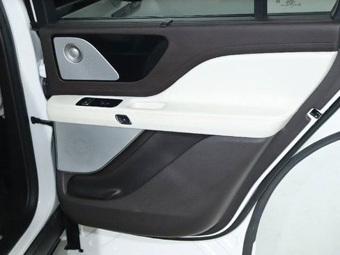 Used 2023 Lincoln Aviator Black Label w/ Jet Package image 32