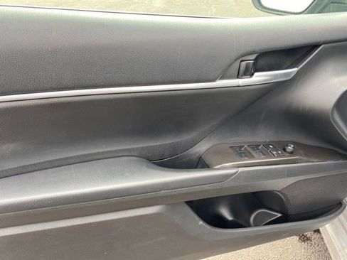 Used 2023 Toyota Camry SE image 14