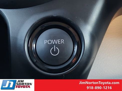 Used 2025 Toyota Sienna XLE image 24