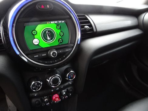 Used 2021 MINI Cooper 4-Door Hardtop image 10