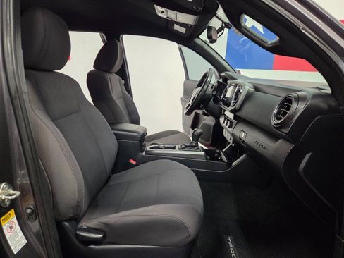 Used 2016 Toyota Tacoma TRD Sport image 69