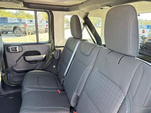 Used 2021 Jeep Wrangler Unlimited Islander image 12