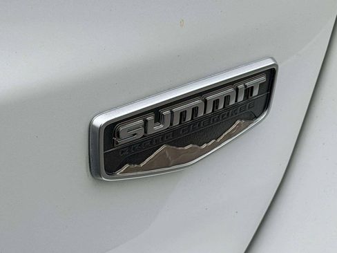 Used 2017 Jeep Grand Cherokee Summit AWD/4WD image 9