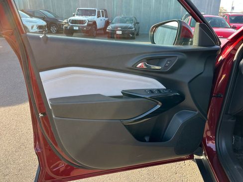 Used 2025 Chevrolet Trax LT image 20