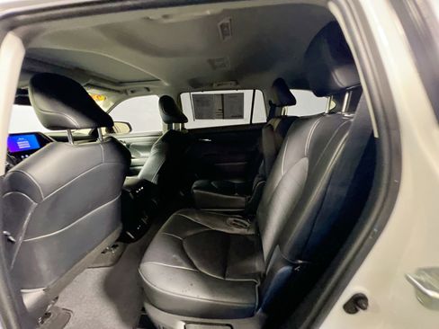 Used 2023 Toyota Highlander XLE FWD image 29