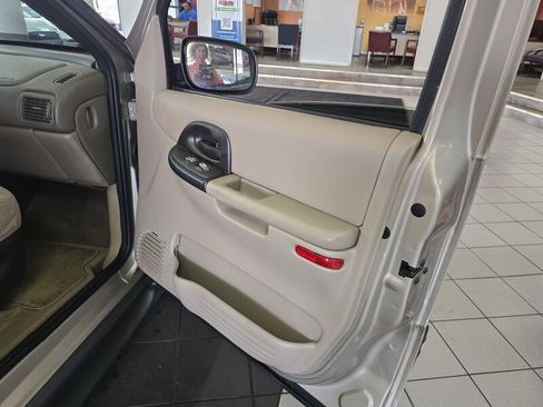 Used 2004 Pontiac Montana Extended w/ Convenience Package #1 image 12