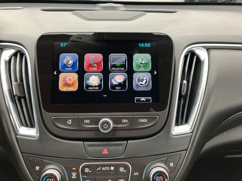 Used 2017 Chevrolet Malibu Premier w/ Driver Confidence Package image 19