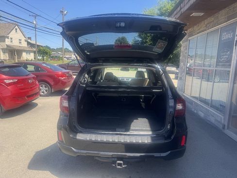 Used 2017 Subaru Outback 2.5i Premium AWD/4WD image 16