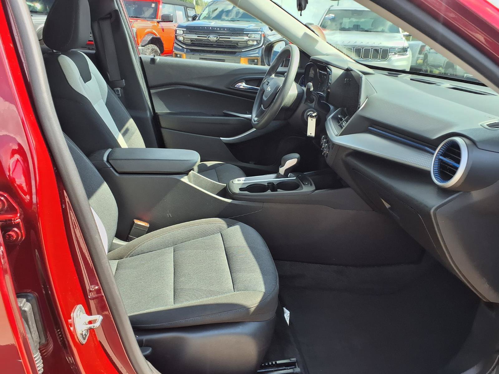 Used 2024 Chevrolet Trax LS w/ LS Convenience Package FWD image 19