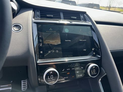 Used 2024 Jaguar E-PACE R-Dynamic SE image 25