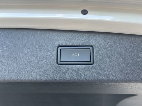 Used 2024 Volkswagen Tiguan SEL R-Line image 55