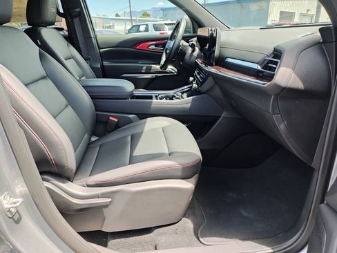 Used 2025 Chevrolet Traverse Z71 w/ Driver Confidence Package AWD/4WD image 29
