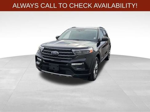 Used 2022 Ford Explorer XLT w/ Equipment Group 202A image 3