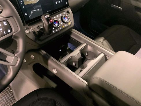 New 2026 Land Rover Defender 110 S image 7