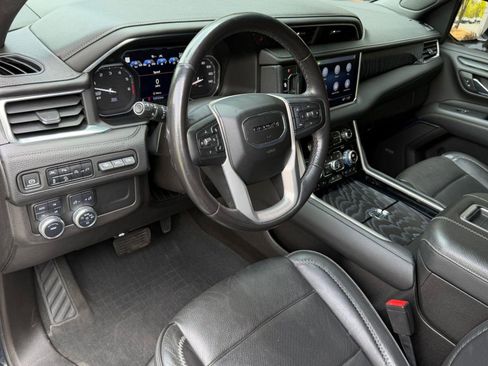 Used 2021 GMC Yukon Denali w/ Denali Premium Package AWD/4WD image 4