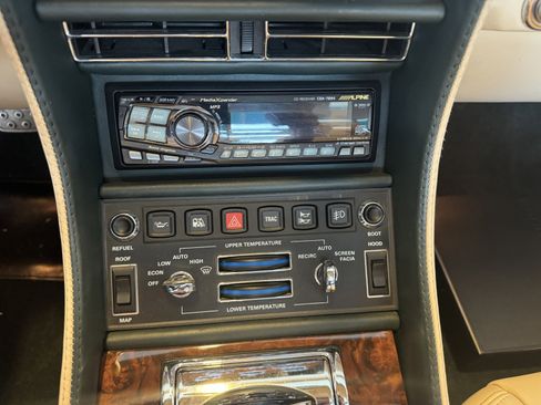 Used 2003 Bentley Azure image 39