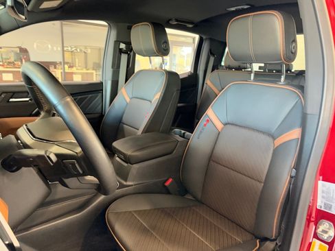 Certified 2024 GMC Canyon AT4 w/ AT4 Premium Package AWD/4WD image 30