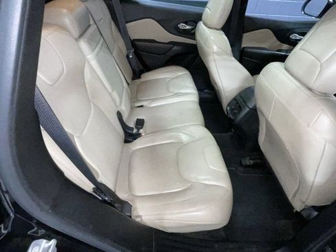 Used 2015 Jeep Cherokee Limited w/ Luxury Group AWD/4WD image 10