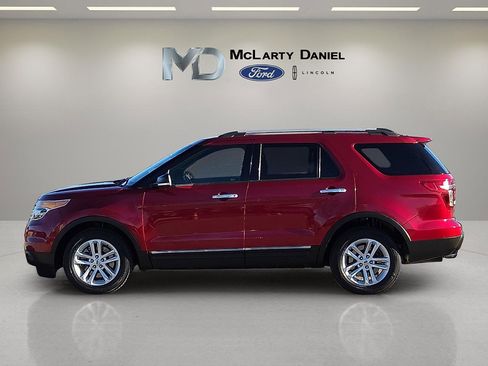 Used 2014 Ford Explorer XLT image 3