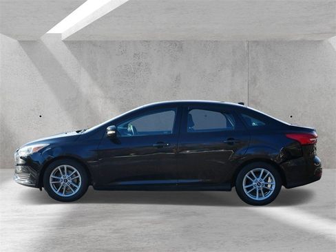 Used 2015 Ford Focus SE image 5