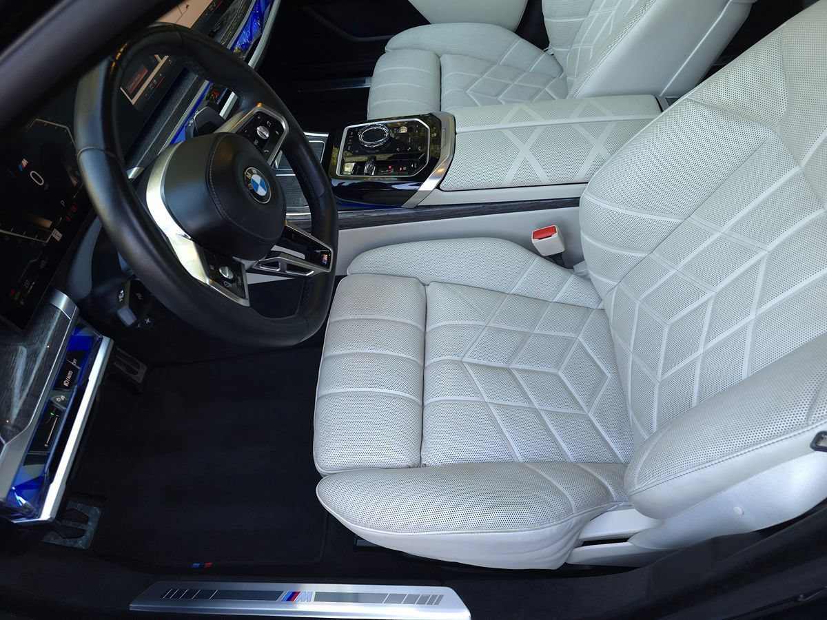 Used 2024 BMW 760i xDrive w/ Premium Package 2 AWD/4WD image 13