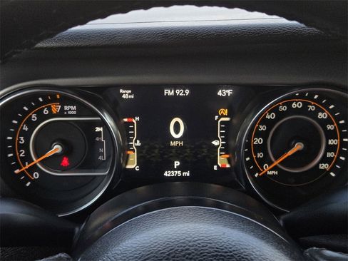 Used 2022 Jeep Gladiator Sport image 23