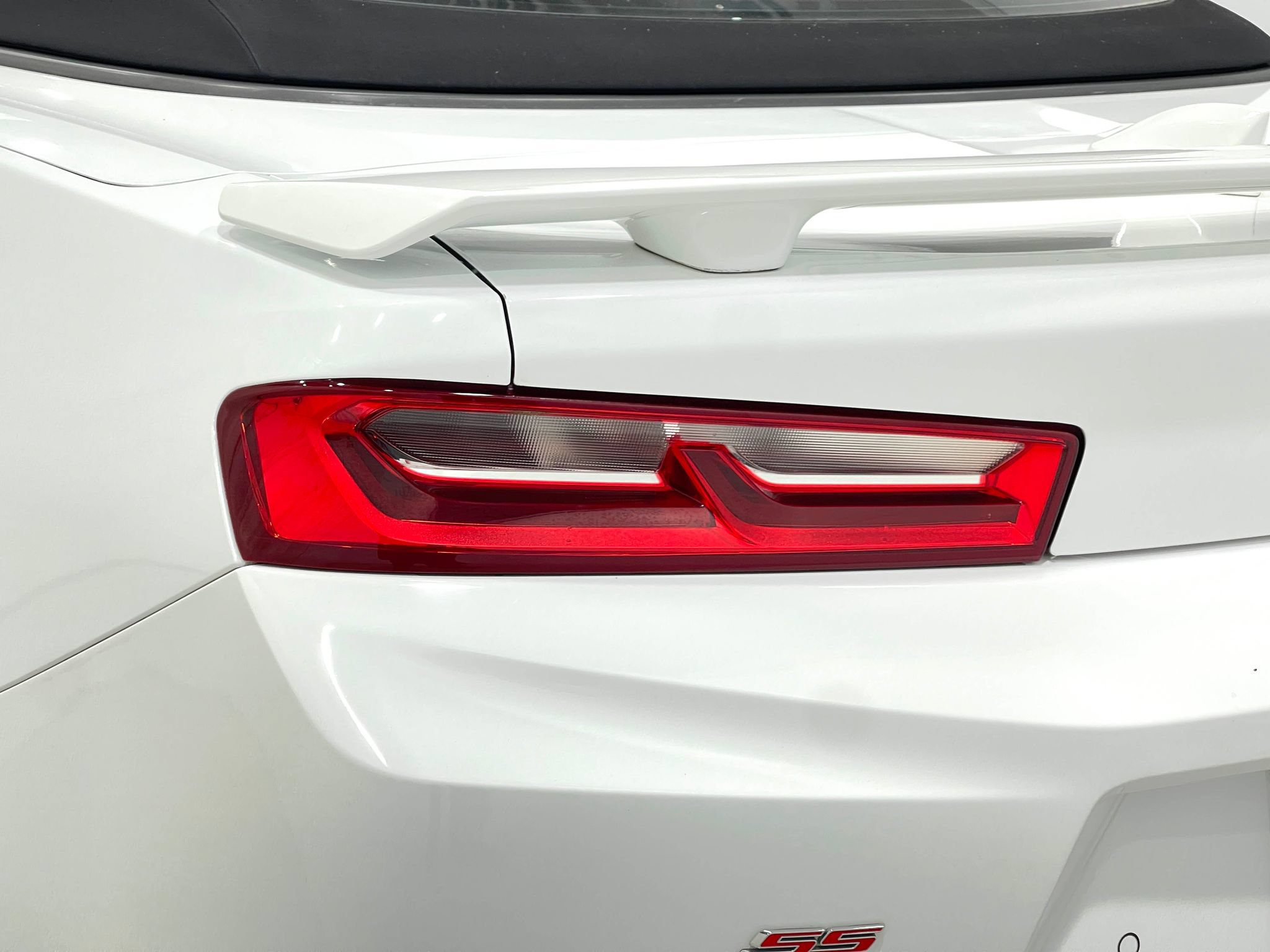 Used 2018 Chevrolet Camaro SS RWD image 33