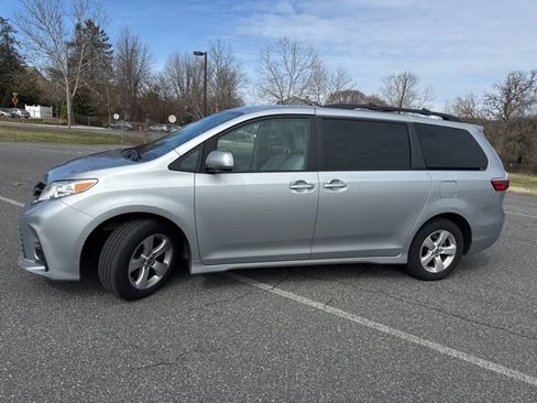 Used 2020 Toyota Sienna LE image 4